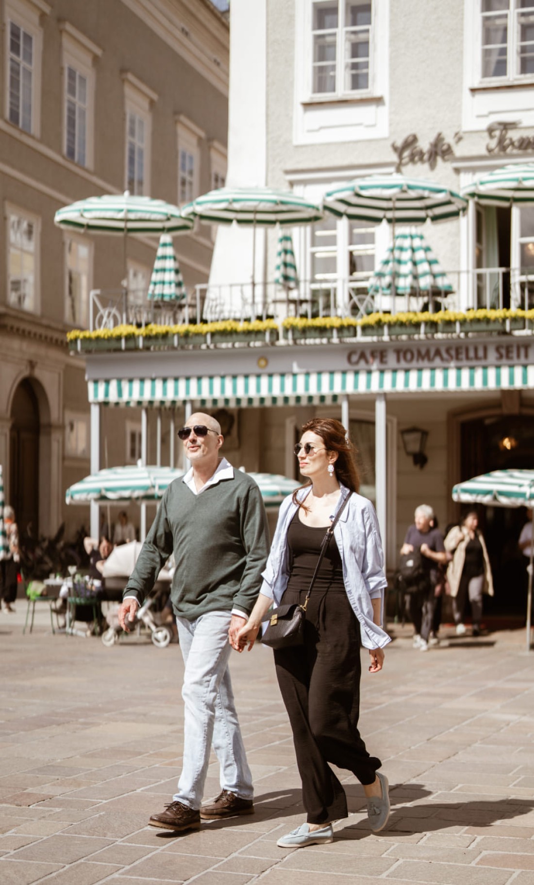 Unterwegs auf dem Residenzplatz in Salzburg
