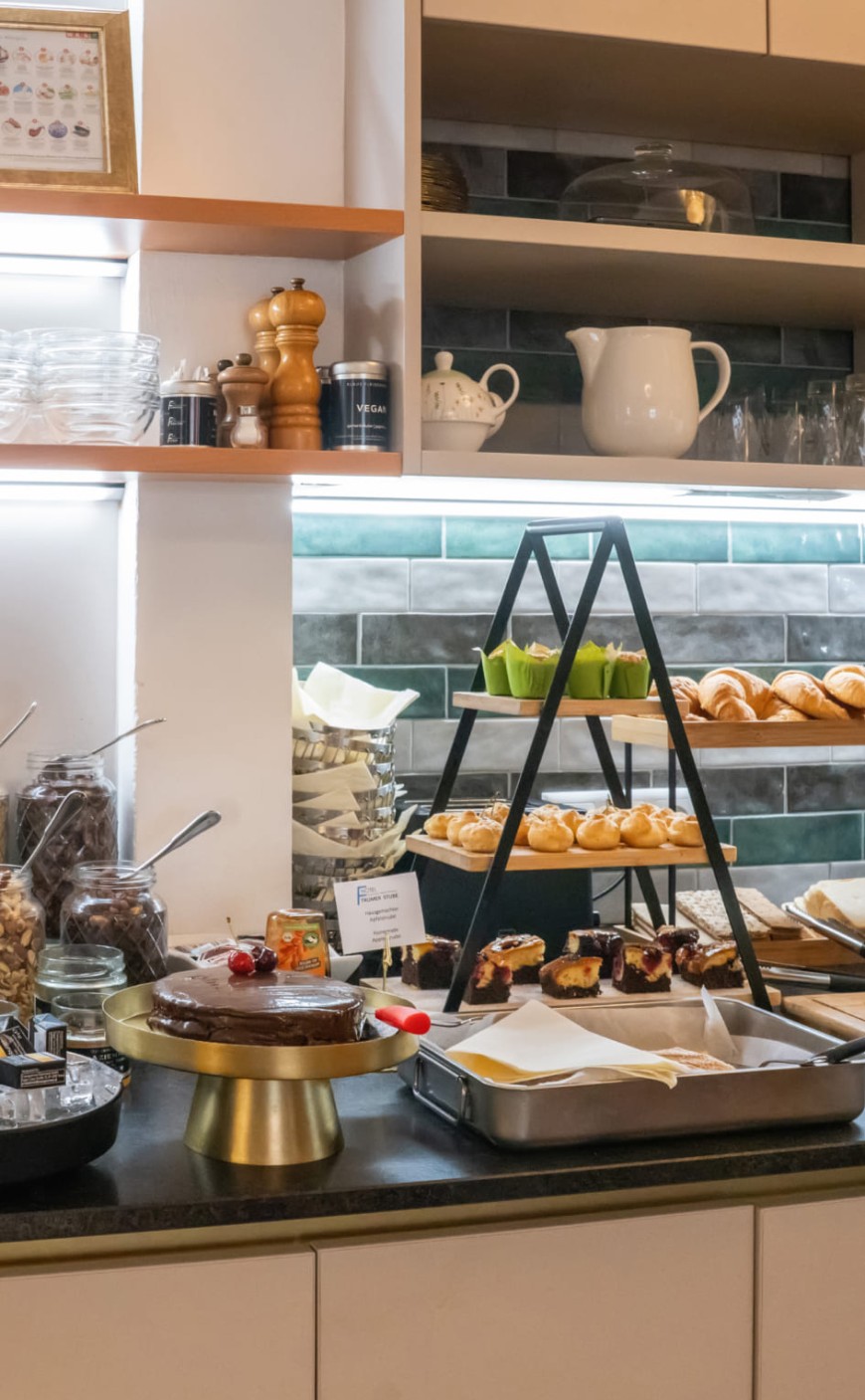 Fr&uuml;hst&uuml;cksbuffet mit regionalen Spezialit&auml;ten in Salzburg