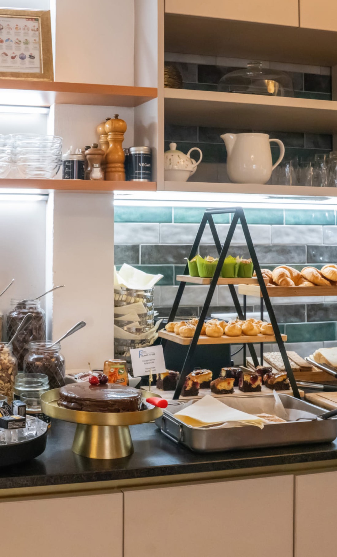Fr&uuml;hst&uuml;cksbuffet mit regionalen Spezialit&auml;ten in Salzburg