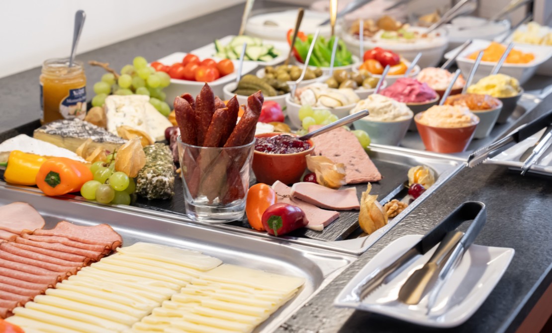 Vielf&auml;ltige Auswahl am Fr&uuml;hst&uuml;cksbuffet