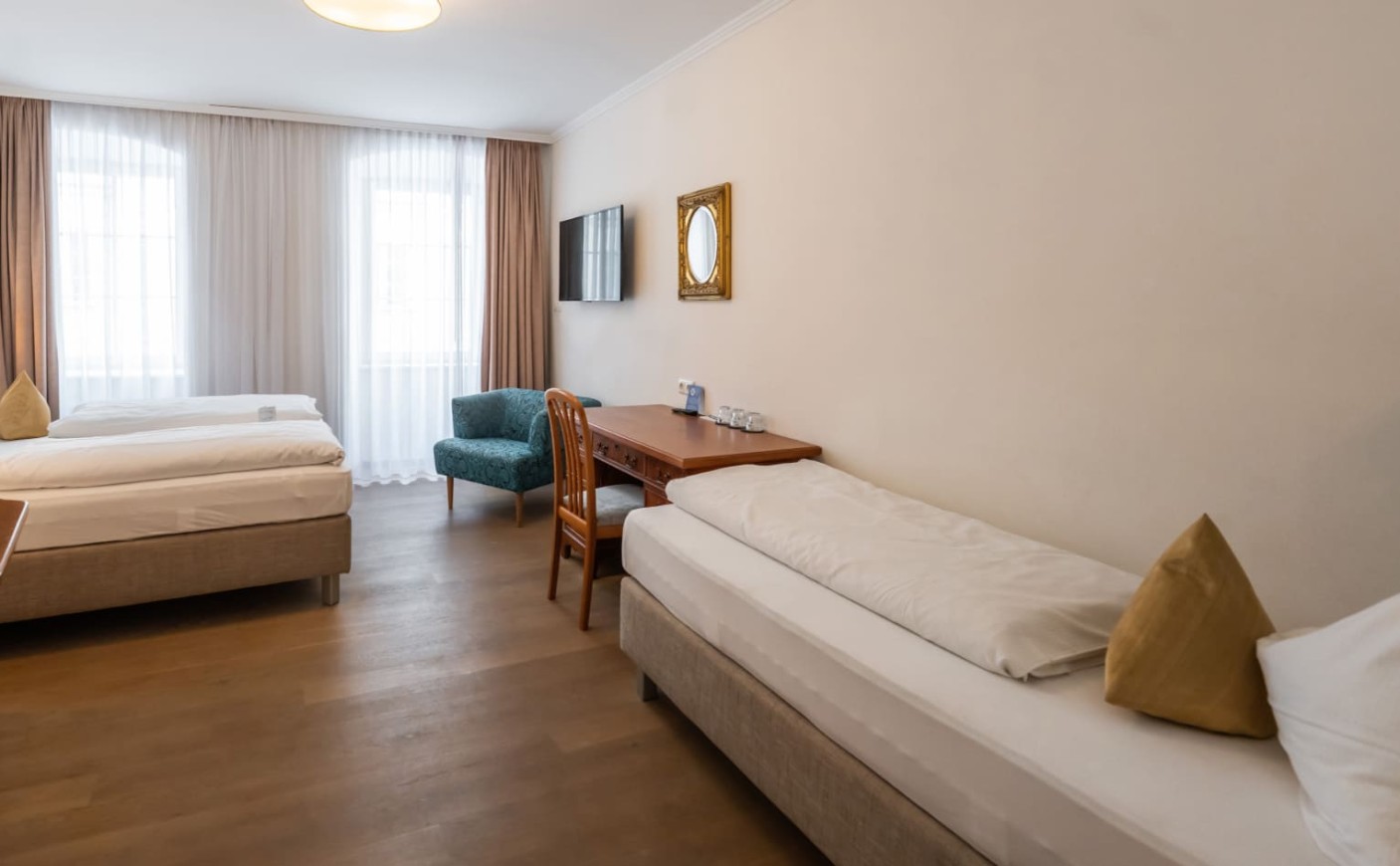 Ger&auml;umiges Dreibettzimmer f&uuml;r Familien und Freunde