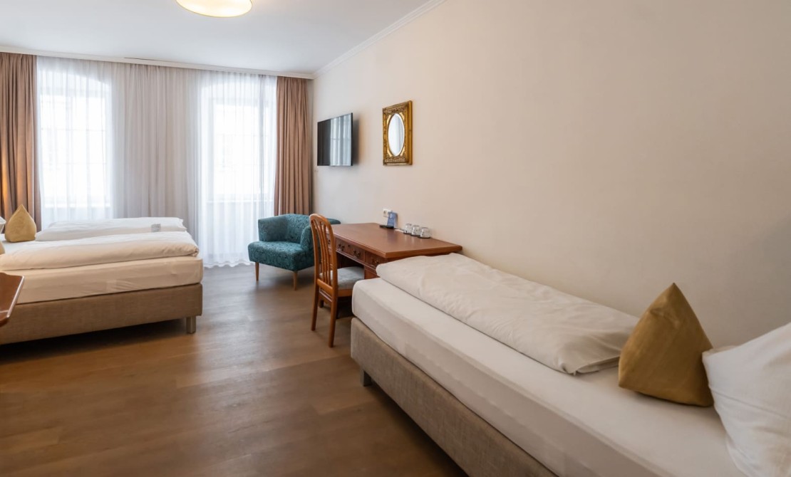 Ger&auml;umiges Dreibettzimmer f&uuml;r Familien und Freunde