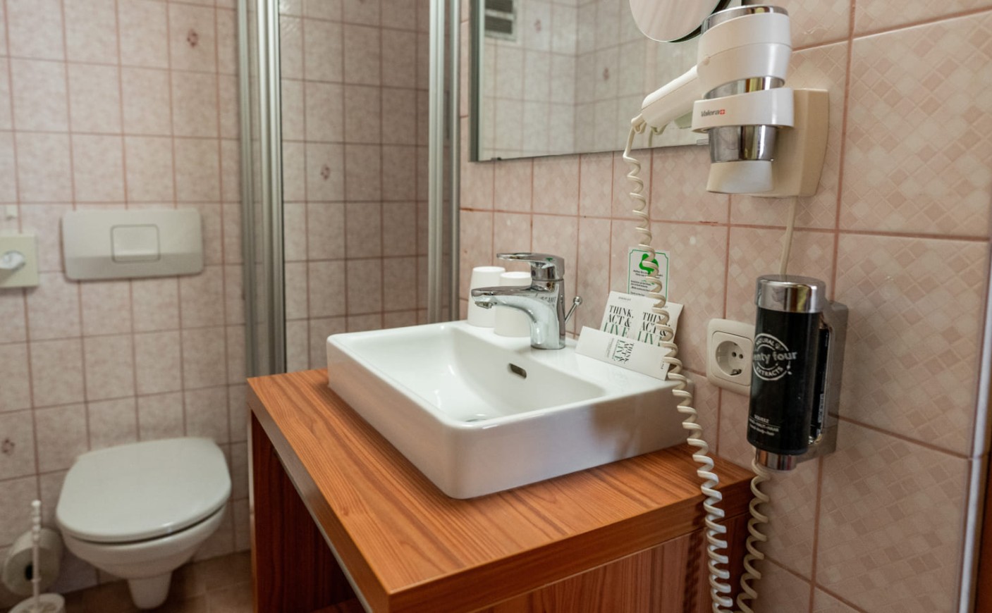 Detailaufnahme des Badezimmers vom Hotel Trumer Stube